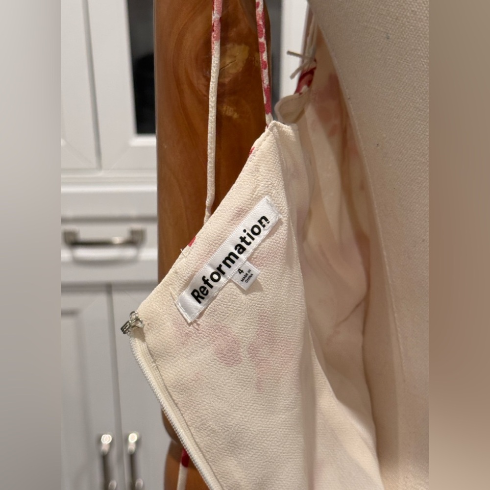 Reformation Fallon Dress in Blush Floral | Size [2] - Picture 10 of 12